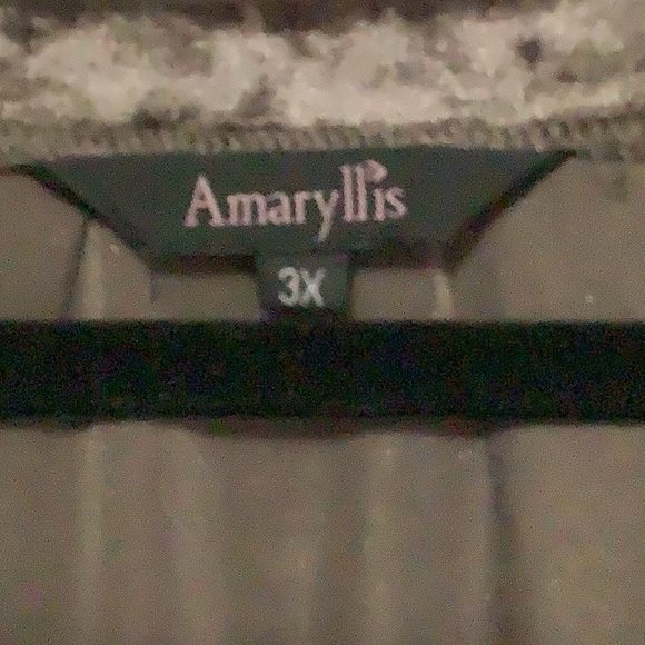 💙  Velvet Top - Picture 3 of 4